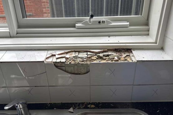 kitchen splashback tiling repair