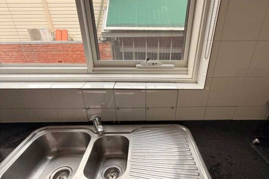 kitchen splashback tiling repair