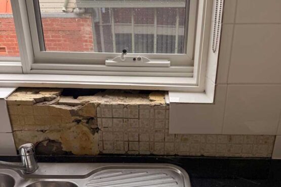 kitchen splashback tiling repair