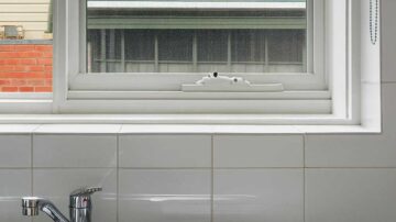 kitchen splashback tiling repair