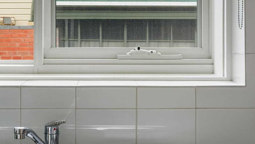kitchen splashback tiling repair